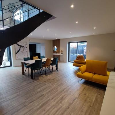 Maison - 243 m² - 7 pièces