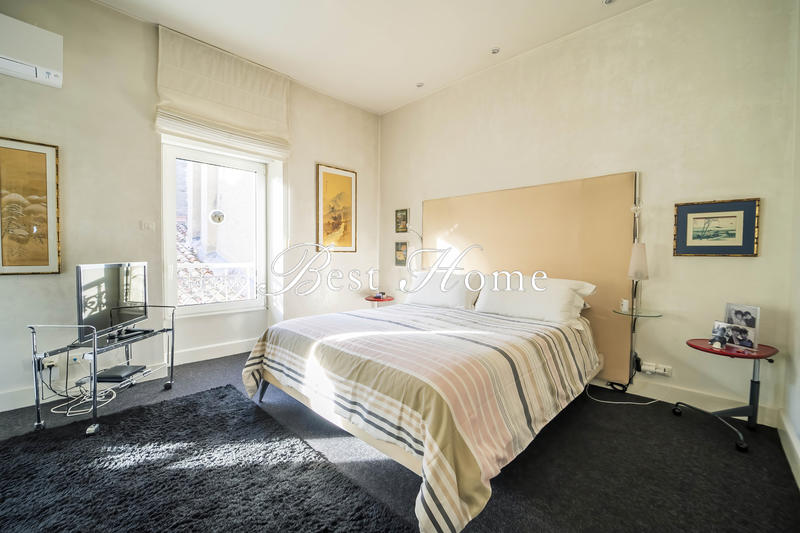 Maison - 245 m² - 8 pièces