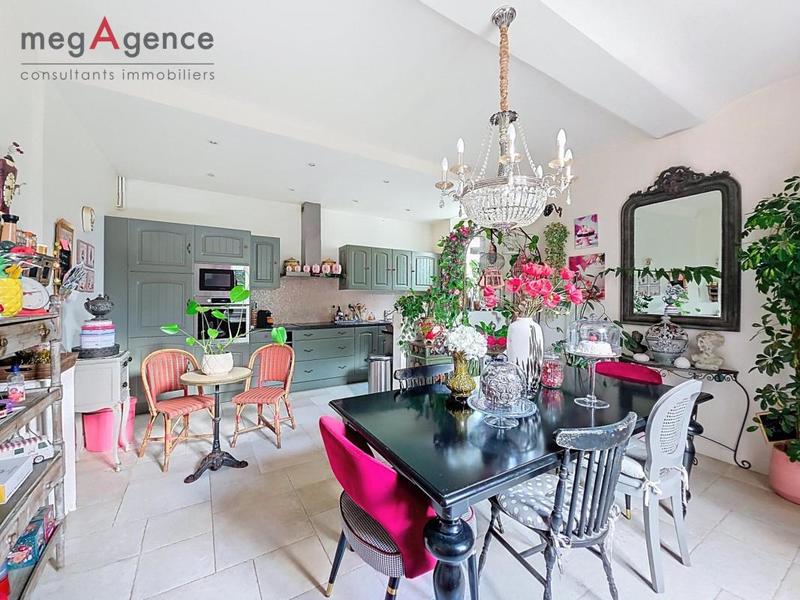 Maison - 200 m² - 10 pièces