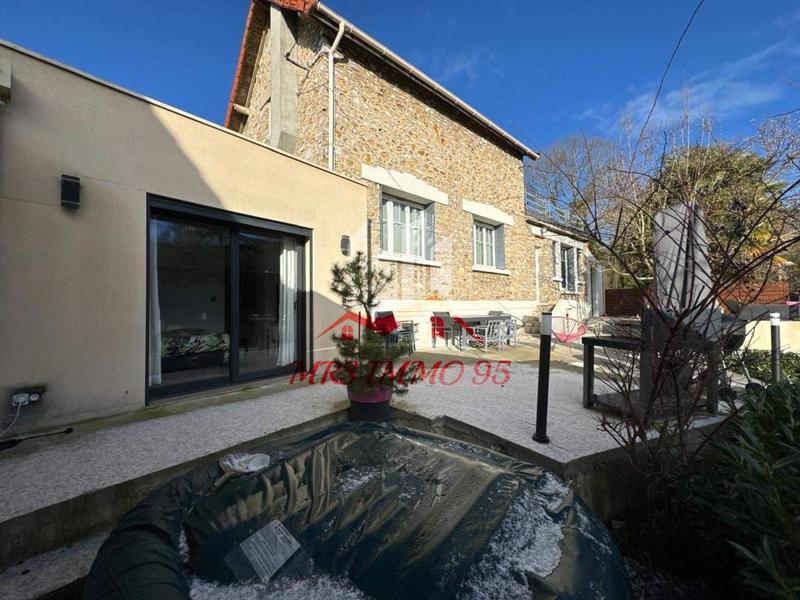 Propriété - 179 m² - 6 pièces