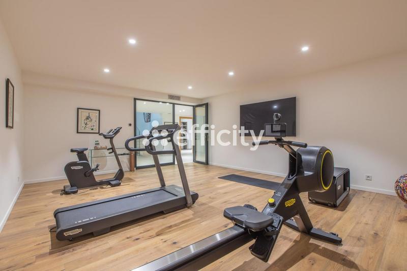 Maison - 860 m² - 14 pièces