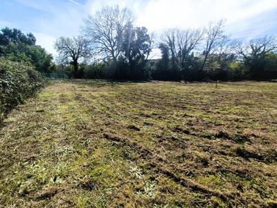 Terrain constructible - 1 055 m²