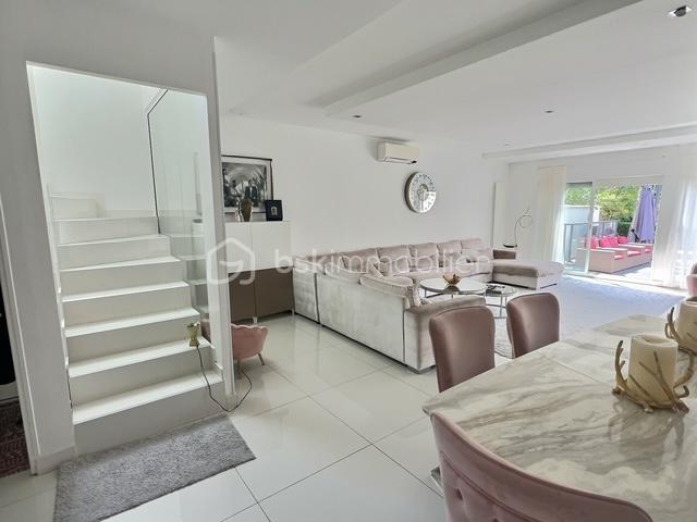 Demeure - 147 m² - 5 pièces