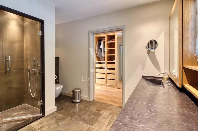 Propriété - 230 m² - 6 pièces