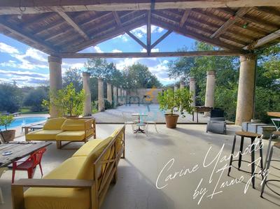 Maison - 240 m² - 8 pièces