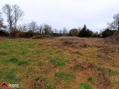 Terrain constructible - 830 m²