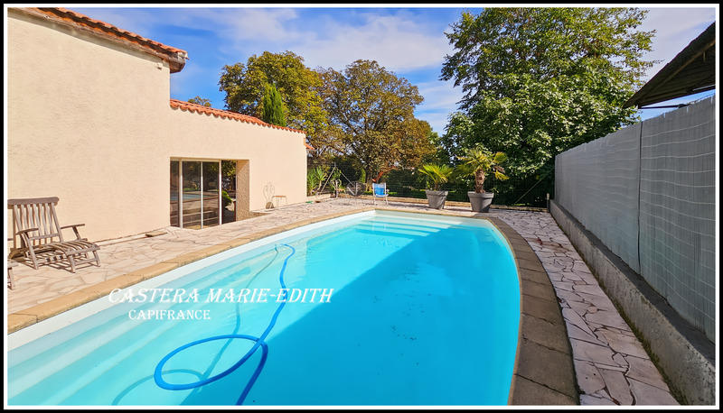 Maison - 232 m² - 8 pièces