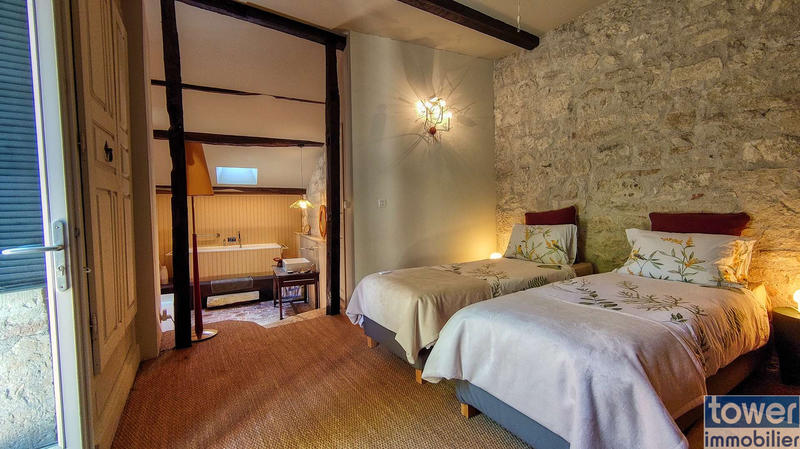 Maison de village - 280 m² - 8 pièces