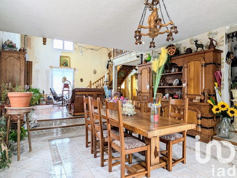 Maison - 302 m² - 9 pièces