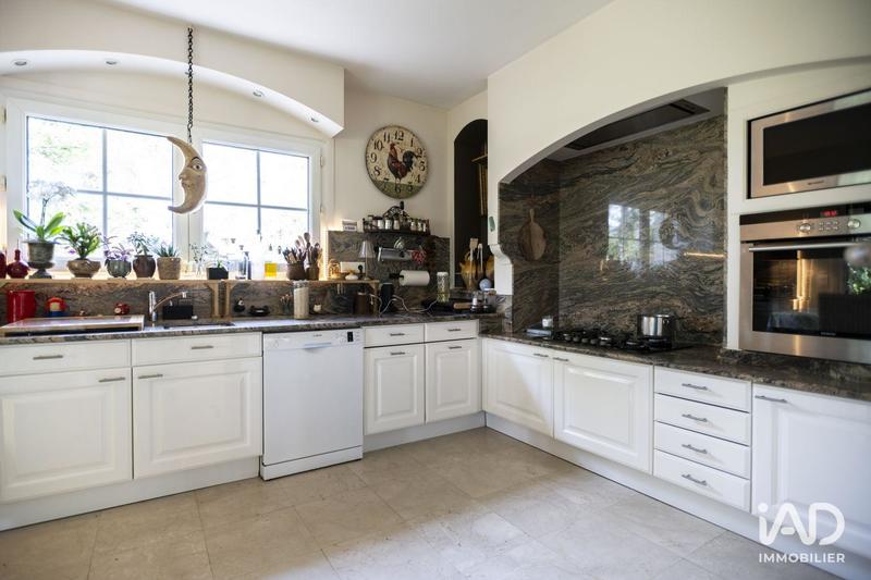 Maison - 300 m² - 6 pièces