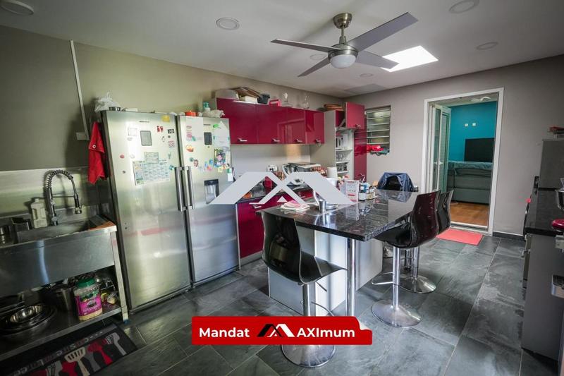 Villa - 205 m² - 6 pièces