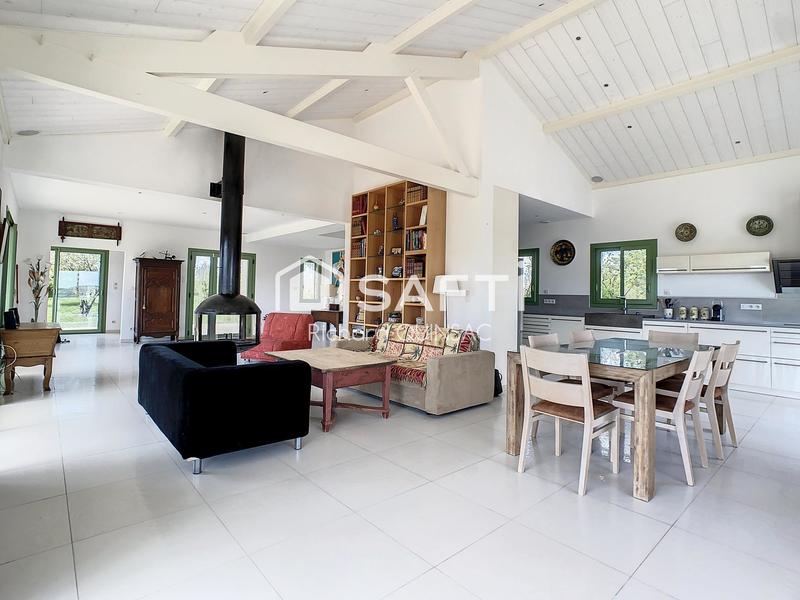 Maison - 218 m² - 10 pièces