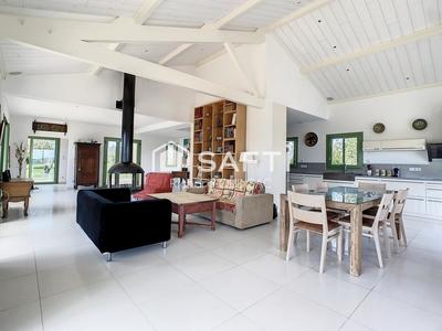 Maison - 218 m² - 10 pièces