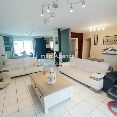 Maison - 180 m² - 7 pièces