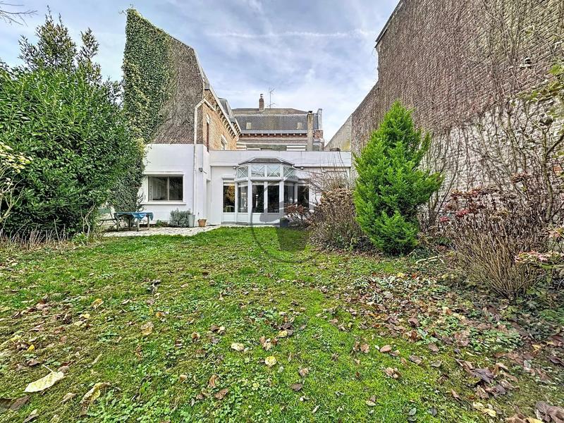 Maison - 250 m² - 9 pièces