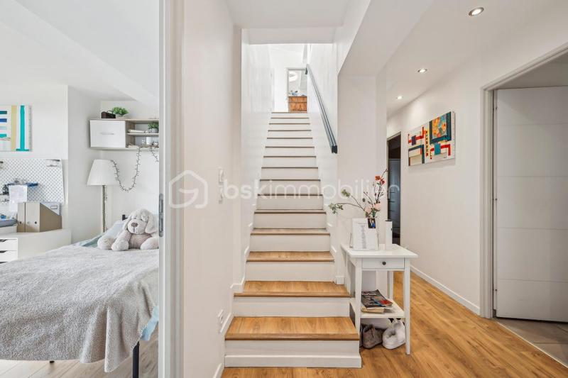 Maison - 234 m² - 7 pièces