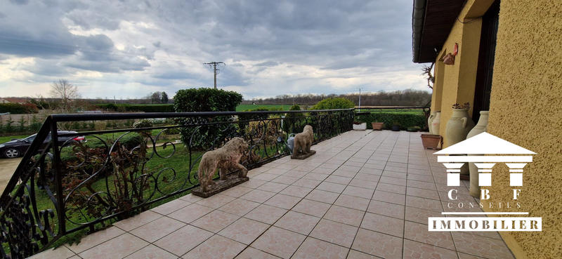 Maison - 289 m² - 11 pièces