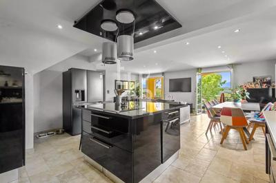 Villa - 255 m² - 8 pièces