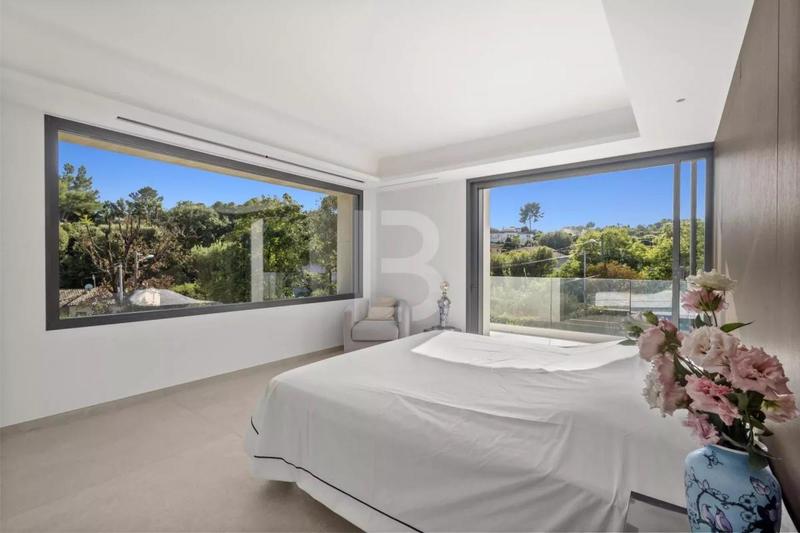 Villa - 326 m² - 9 pièces