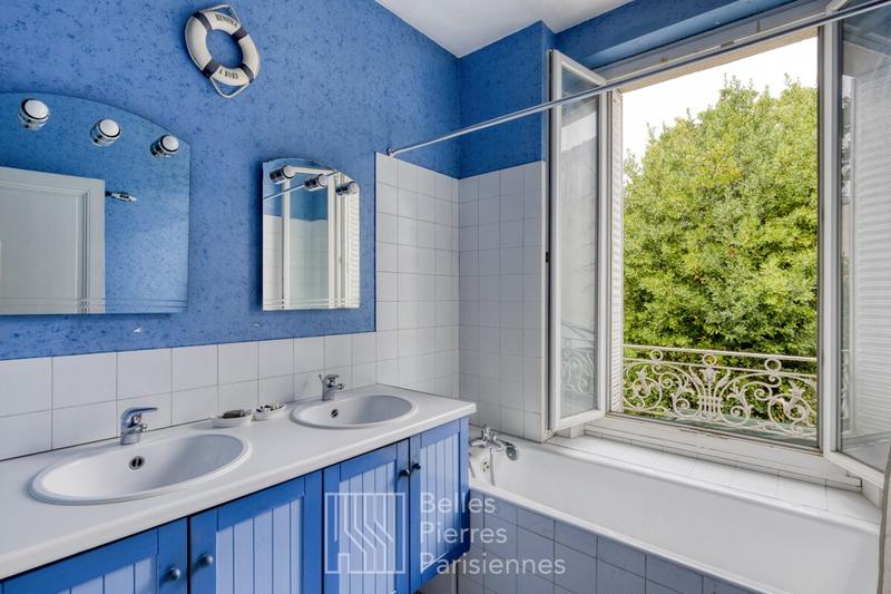Maison - 250 m² - 7 pièces