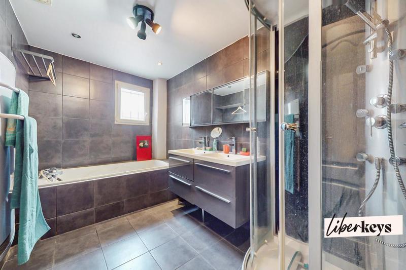 Maison - 180 m² - 5 pièces