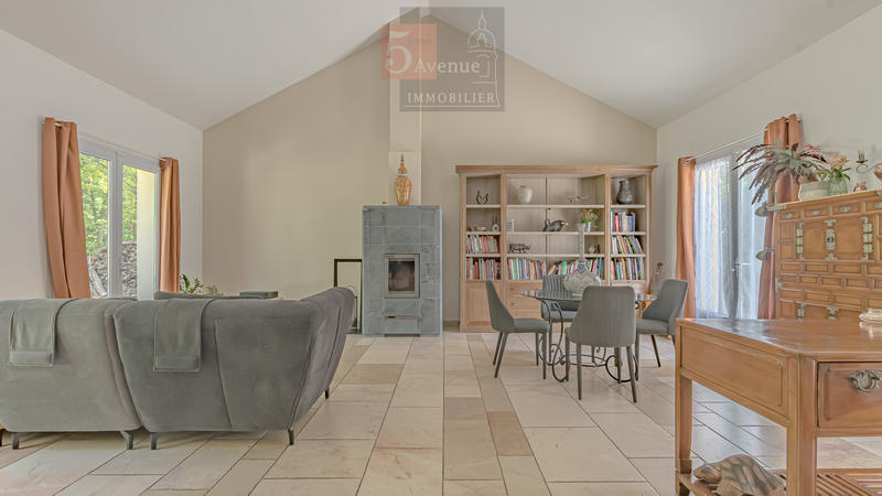 Maison - 212 m² - 9 pièces