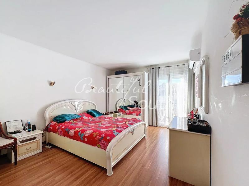 Maison - 278 m² - 8 pièces