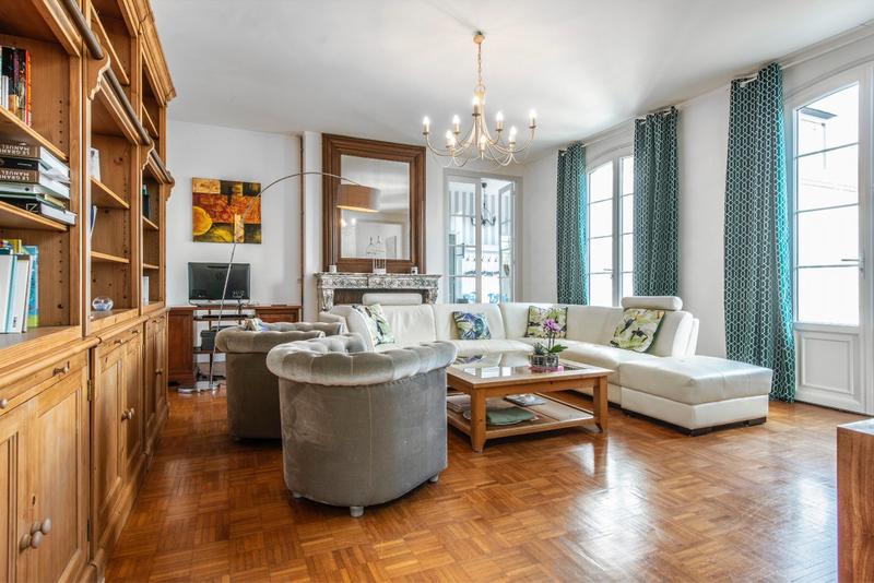 Maison - 266 m² - 9 pièces