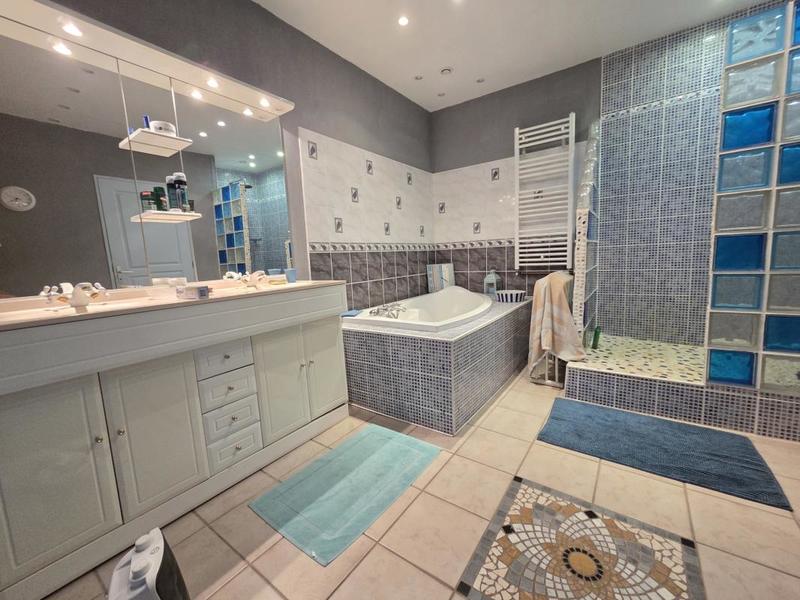 Corps de ferme - 121 m² - 6 pièces