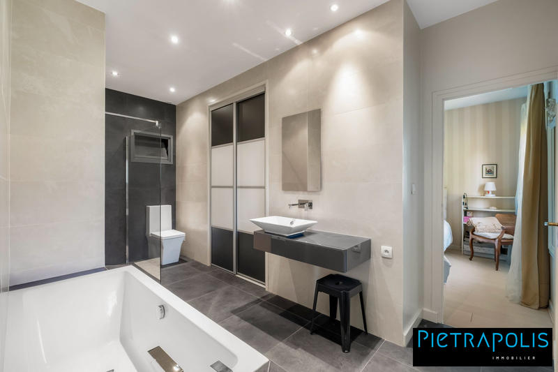 Maison - 210 m² - 5 pièces