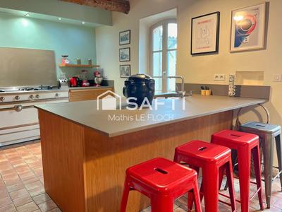 Maison - 220 m² - 6 pièces