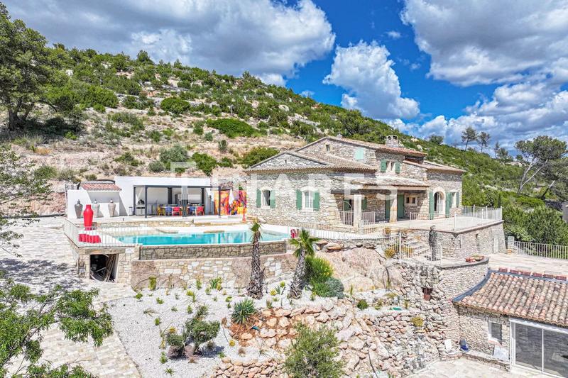 Villa - 300 m² - 9 pièces