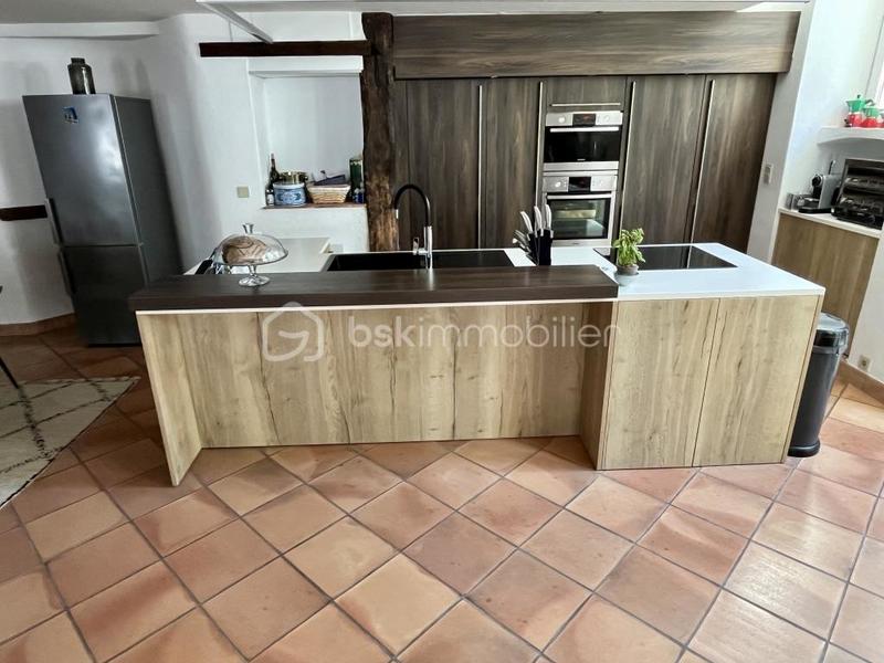 Demeure - 239 m² - 7 pièces