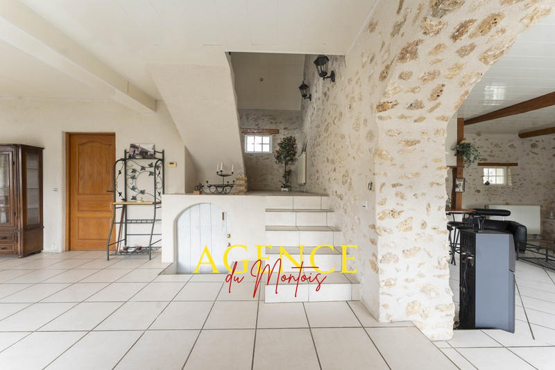 Maison - 251 m² - 5 pièces