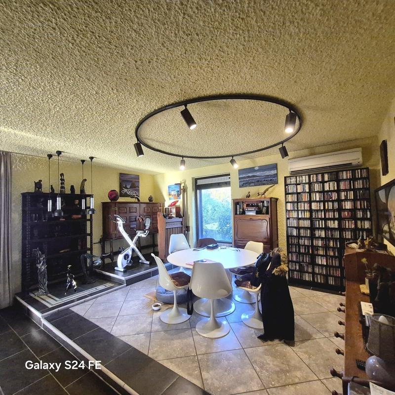 Villa - 201 m² - 10 pièces