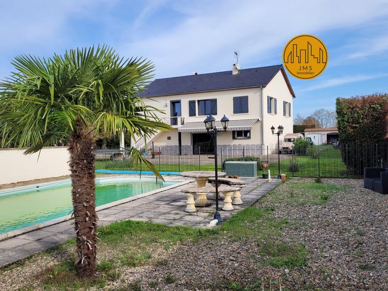 Maison - 240 m² - 8 pièces