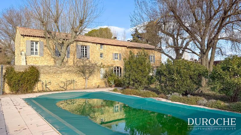 Mas - 318 m² - 11 pièces