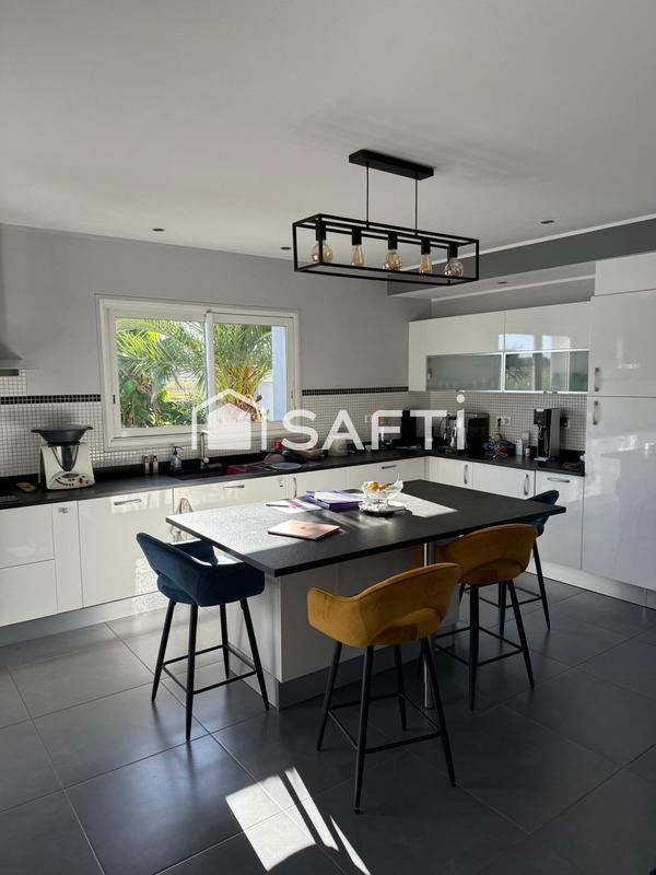 Maison - 170 m² - 5 pièces