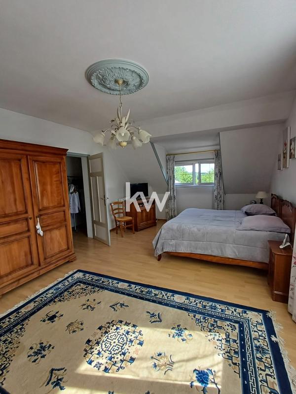 Maison - 222 m² - 9 pièces
