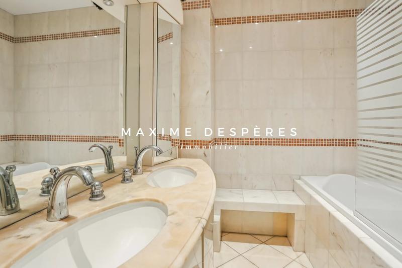 Appartement - 234 m² - 7 pièces