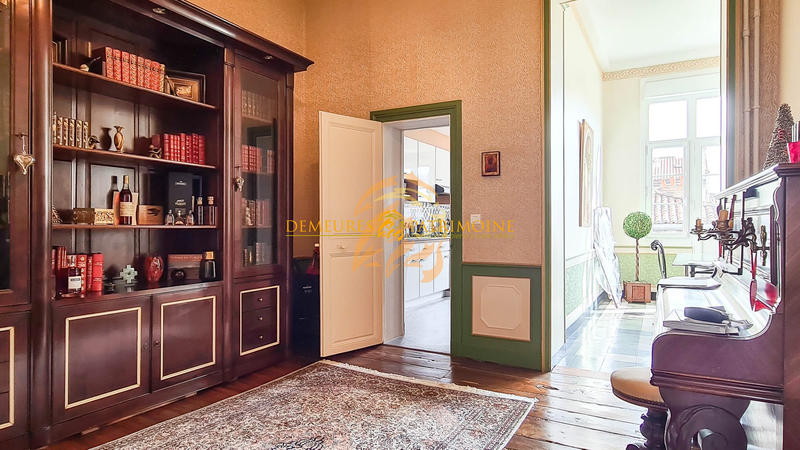 Maison - 217 m² - 11 pièces