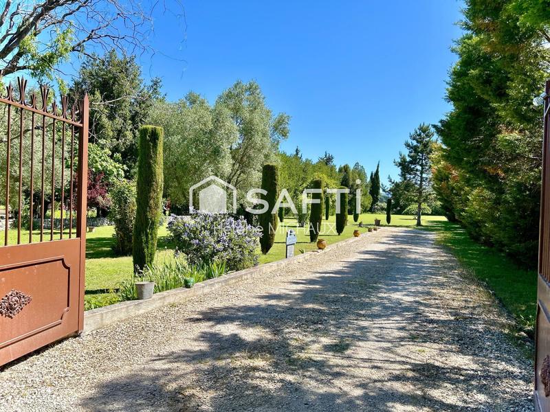 Maison - 280 m² - 8 pièces