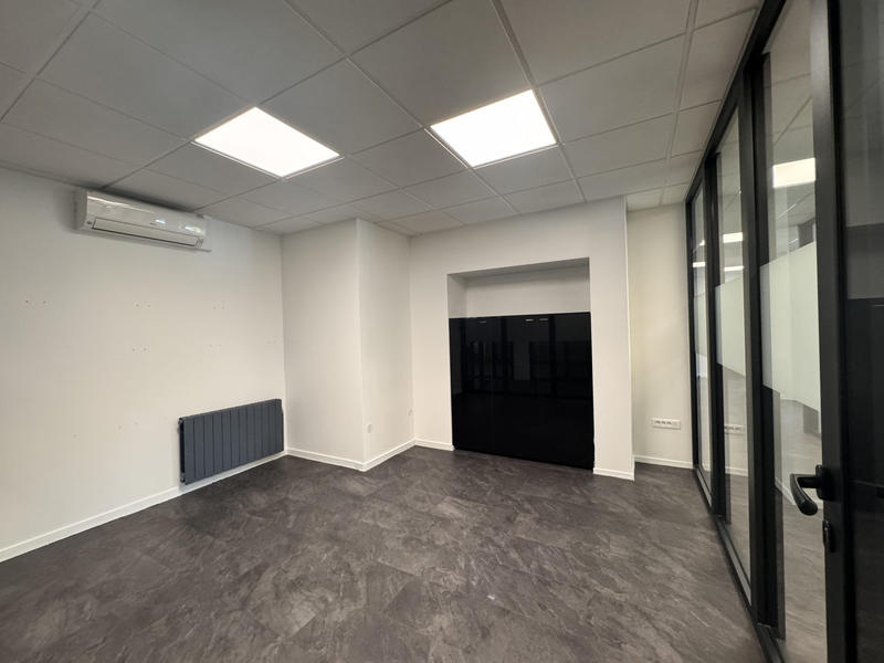 Bureau - 200 m² - 8 pièces