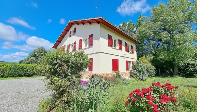 Demeure - 247 m² - 9 pièces