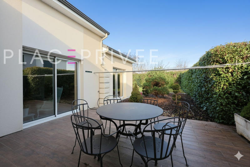 Maison - 225 m² - 7 pièces