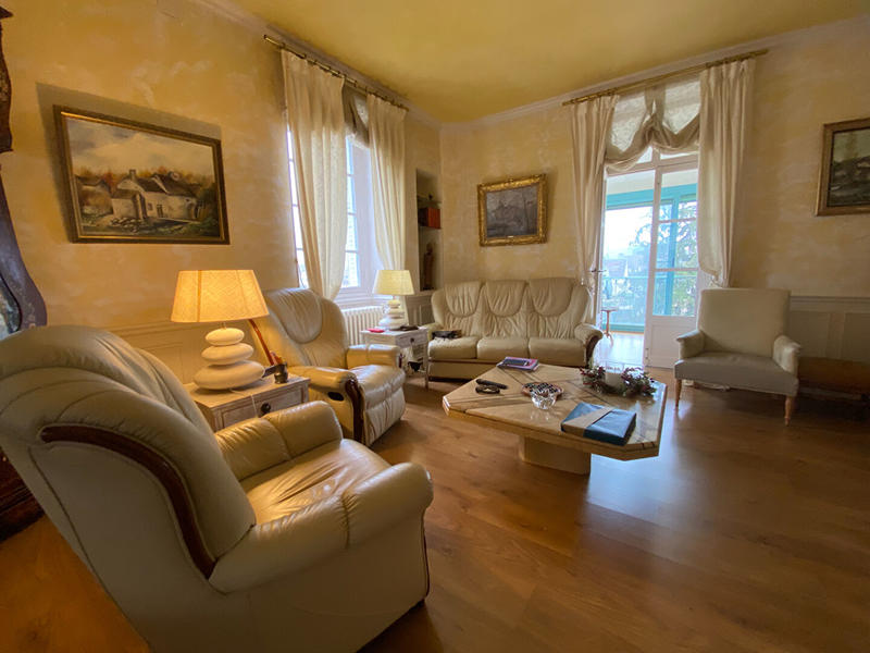 Maison - 238 m² - 7 pièces