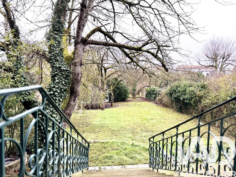 Maison - 317 m² - 9 pièces