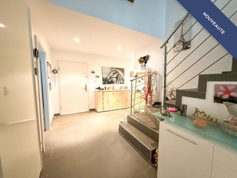 Demeure - 254 m² - 7 pièces