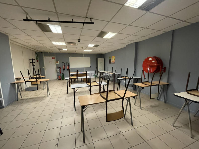 Bureau - 131 m² - 7 pièces