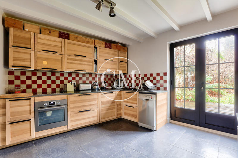 Maison - 320 m² - 9 pièces